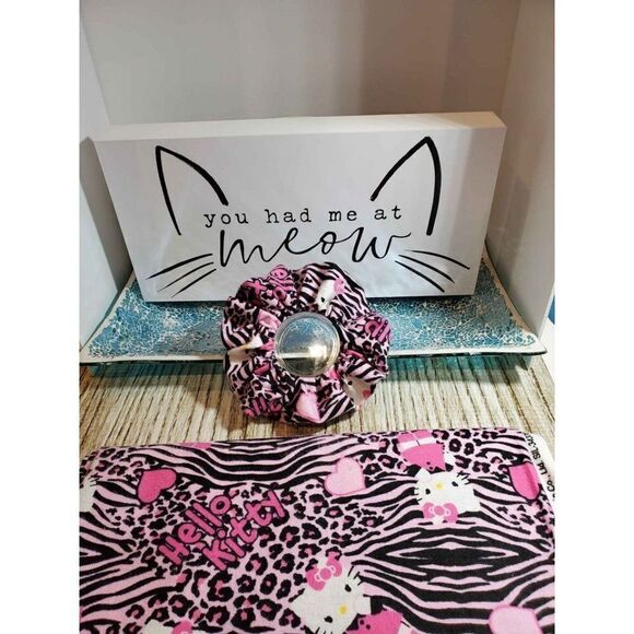 HELLO KITTY Leopard Tiger 🐅 Print PINK Hearts Hair Scrunchie FLANNEL 💗 - Picture 1 of 5